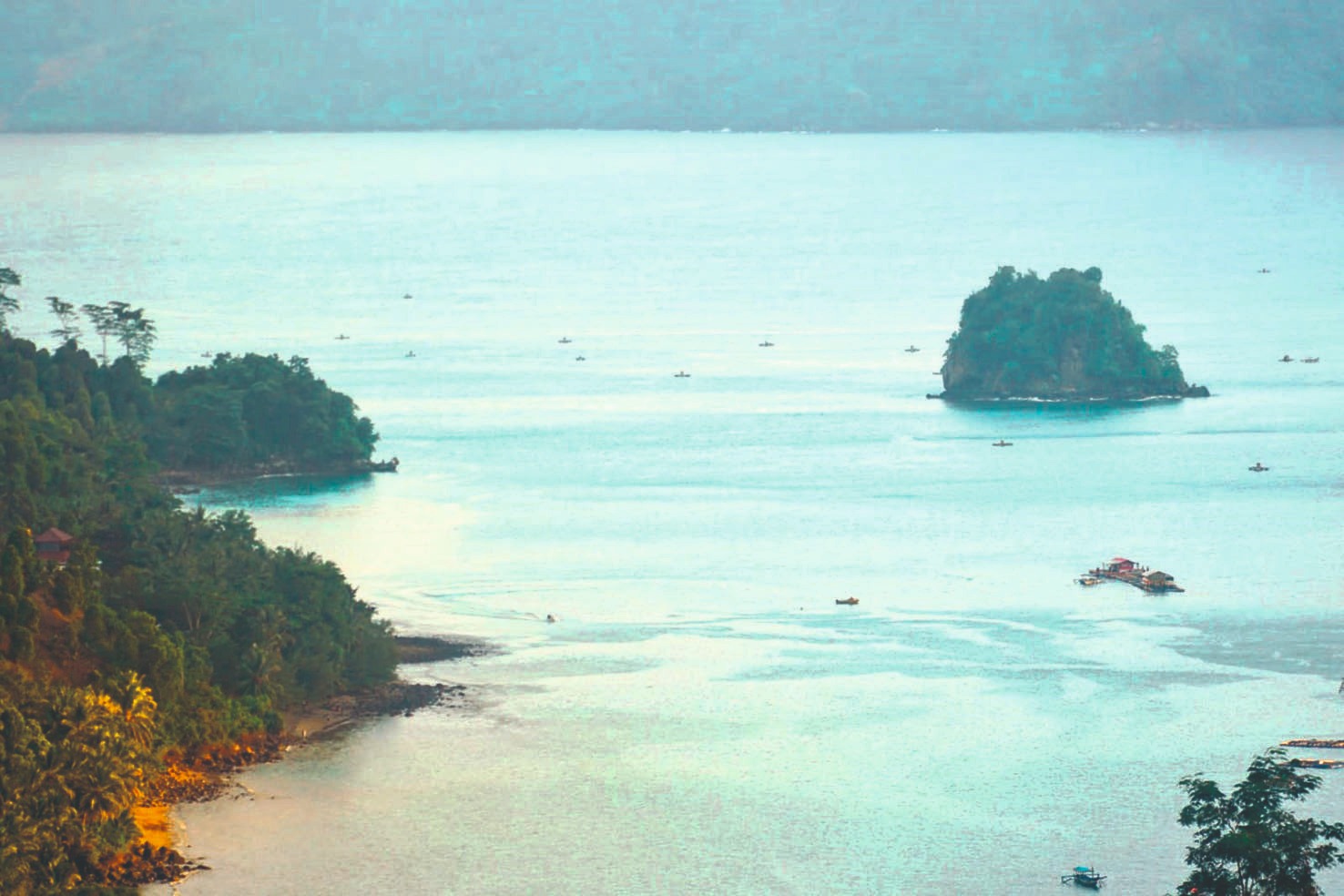 Beberapa pulau kecil yang berada di Teluk Prigi, Trenggalek. (DR PERDANA/RADAR TRENGGALEK)