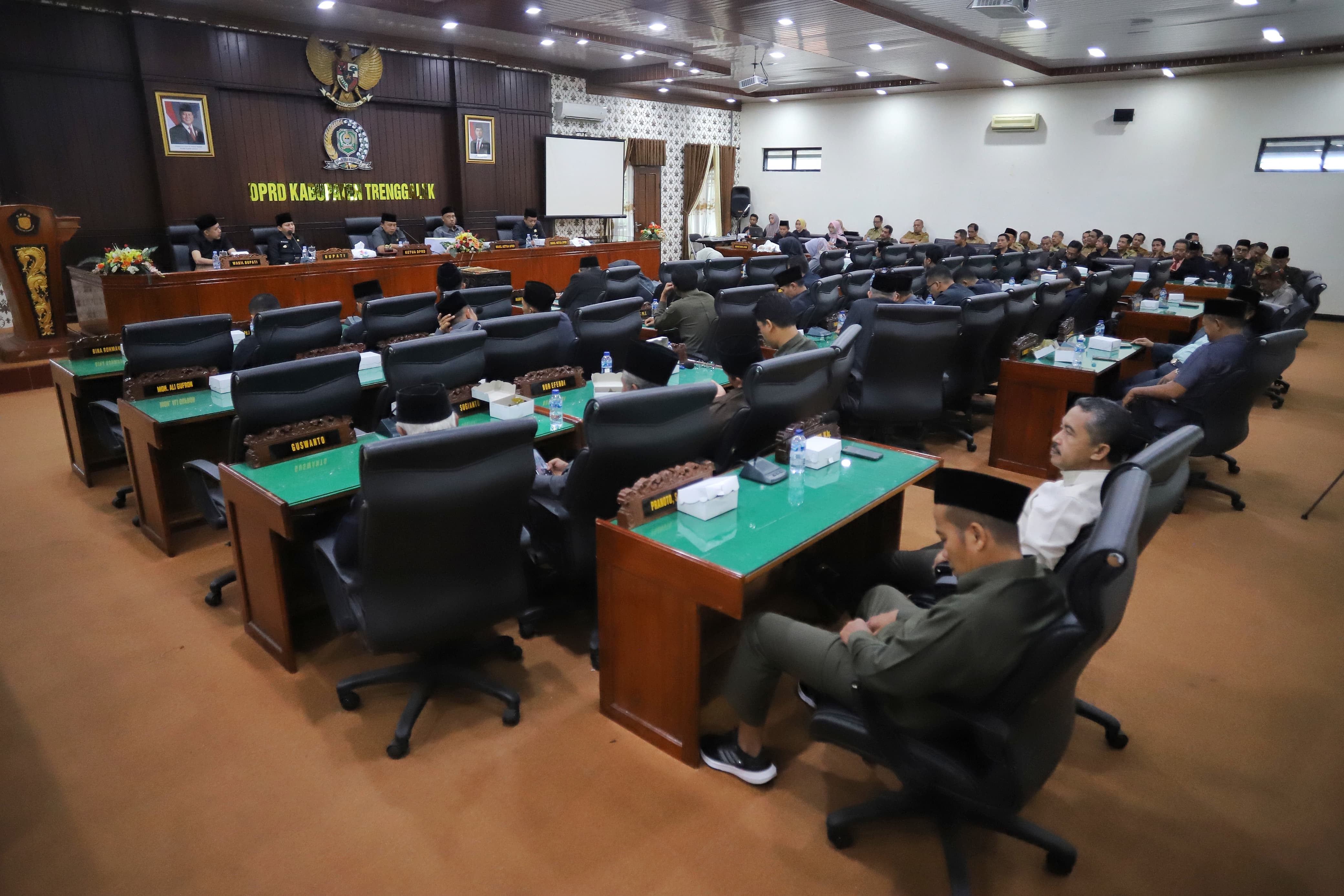 &lrm;DPRD Trenggalek sahkan RPJMD 2025&ndash;2029 dan LPJ Bupati TA 2024 jadi Perda.
