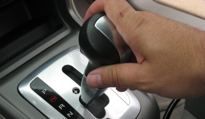 Kenali tanda kerusakan pada transmisi mobil matic