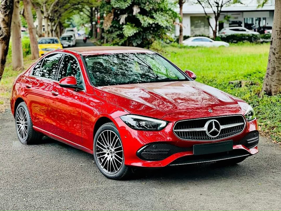 Mercedes-bens C200 menpunyai kesamaan dengan suzuki fronx