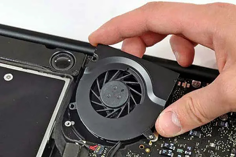 Kipas laptop tak asal muter.