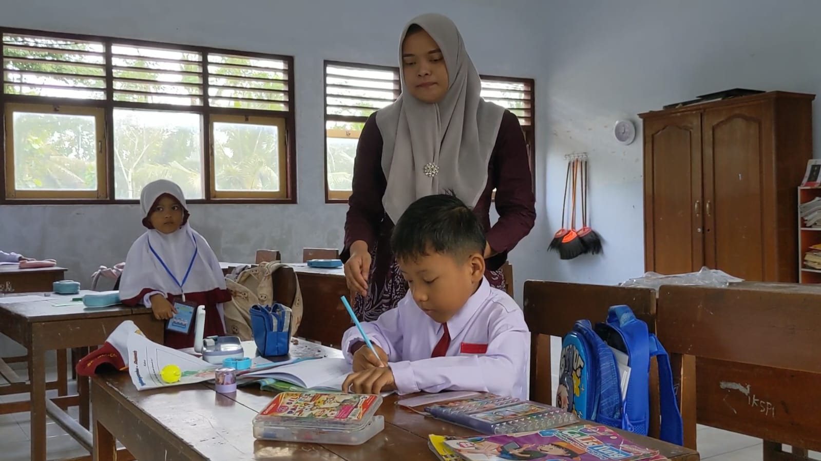 Kegiatan MPLS di SDN 1 Gembleb Trenggalek yang hanya diikuti dua siswa
