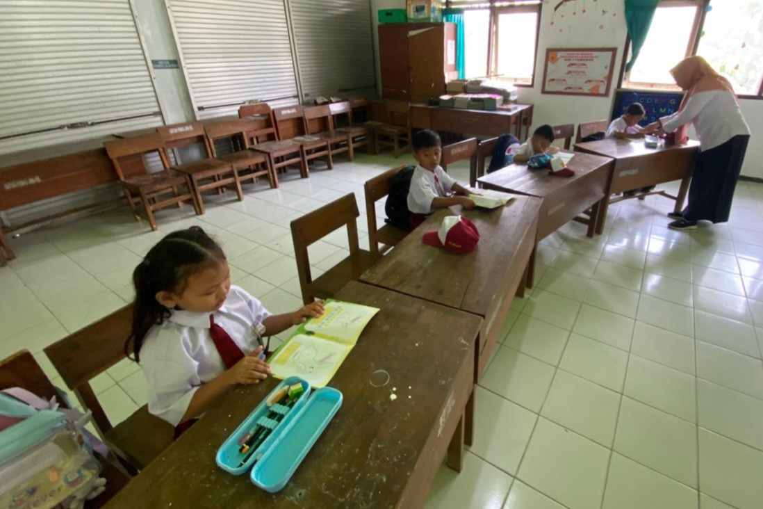 SDN 3 Tamanan, Kecamatan Trenggalek hanya mendapat 4 siswa pada tahun ajaran baru ini. (DR PERDANA/RADAR TRENGGALEK)
