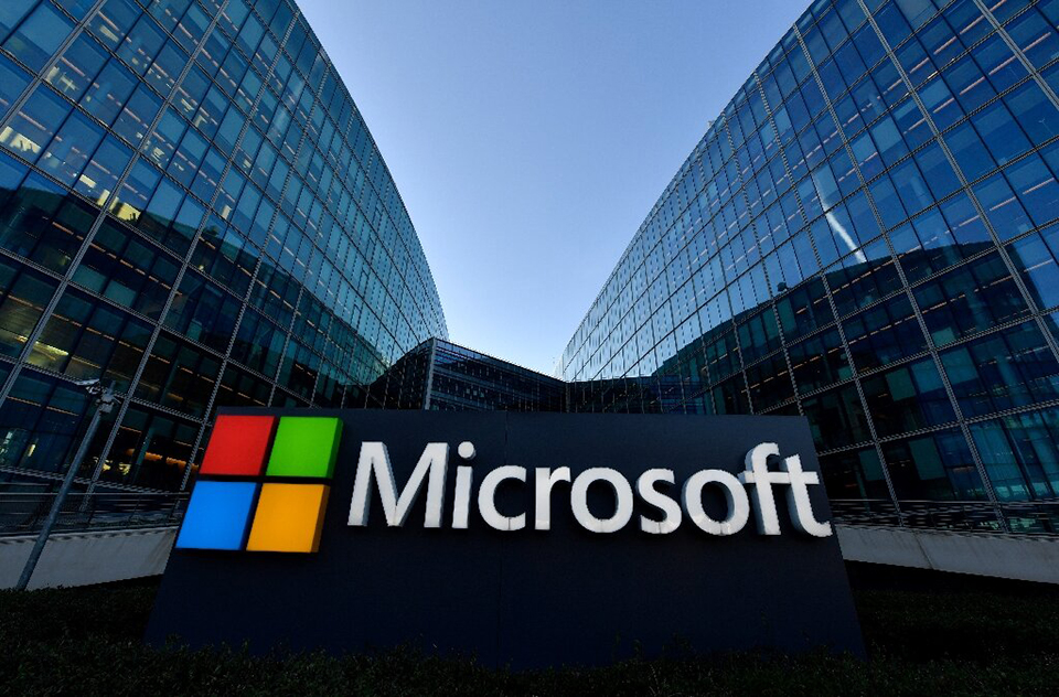 Microsoft gunakan format XML pada dokumen usernya.