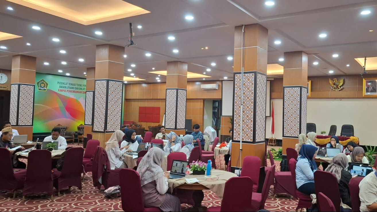 Calon penerima Beasiswa Indonesia Bangkit (BIB) Kemenag menjalani wawancara. (KEMENAG)