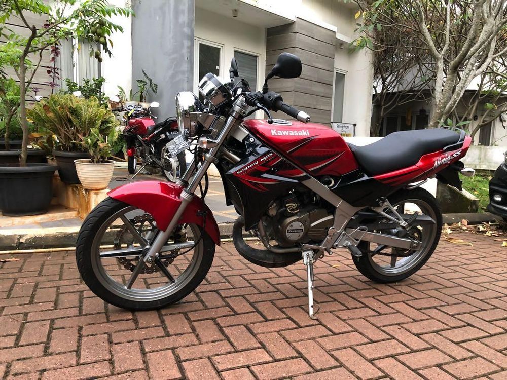 Harga motor kawasaki 2 tak melambung tinggi ini penyebabnya