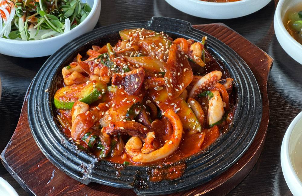 Cumi saus tiram gurih dan pedas, teman makan nasi yang bikin susah berhenti ngunyah!