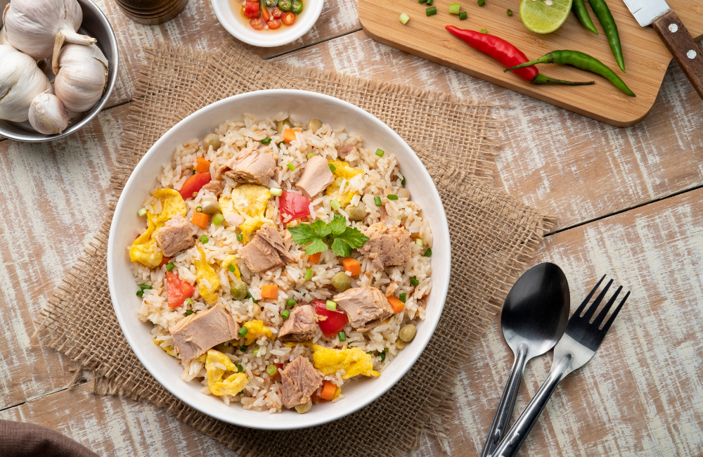 Nasi goreng cakalang gurih dan pedas, bikin perut kenyang dan hati senang seharian!