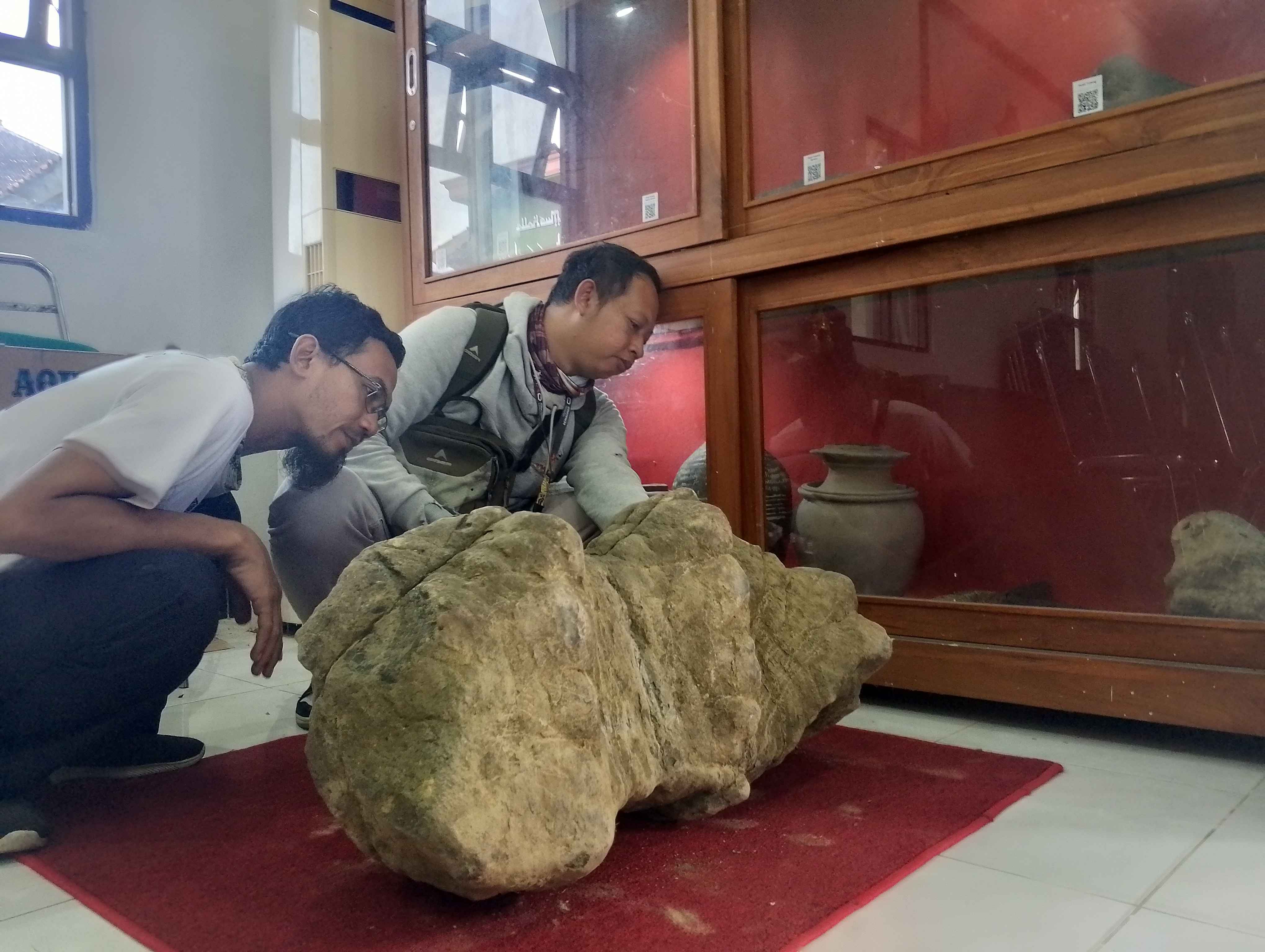 Batuan diduga batu lava pijar dari Gunung Wilis Purba.