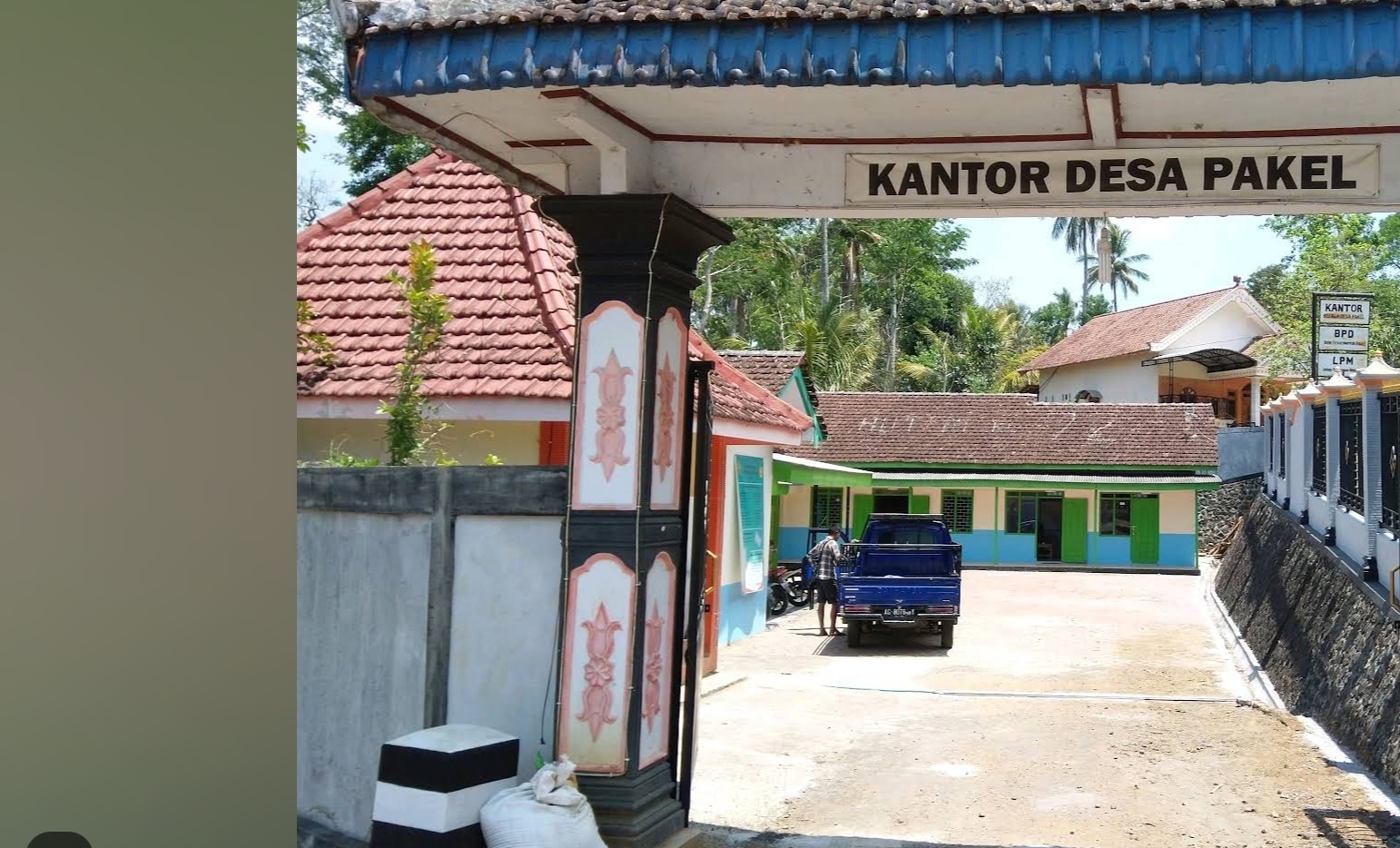 Kantor Desa Pakel, Kecamatan Watulimo. Salah satu desa yang memiliki toponimi buah.