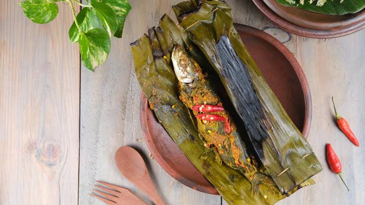 Pepes tongkol menjadi sajian favorit warga Trenggalek saat musim ikan, aromanya harum dan rasanya gurih.