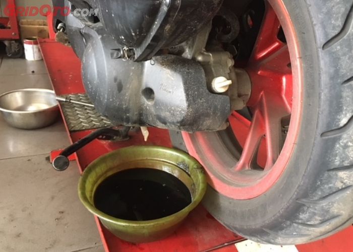 Tanda-tanda motor metic waktunya ganti oli