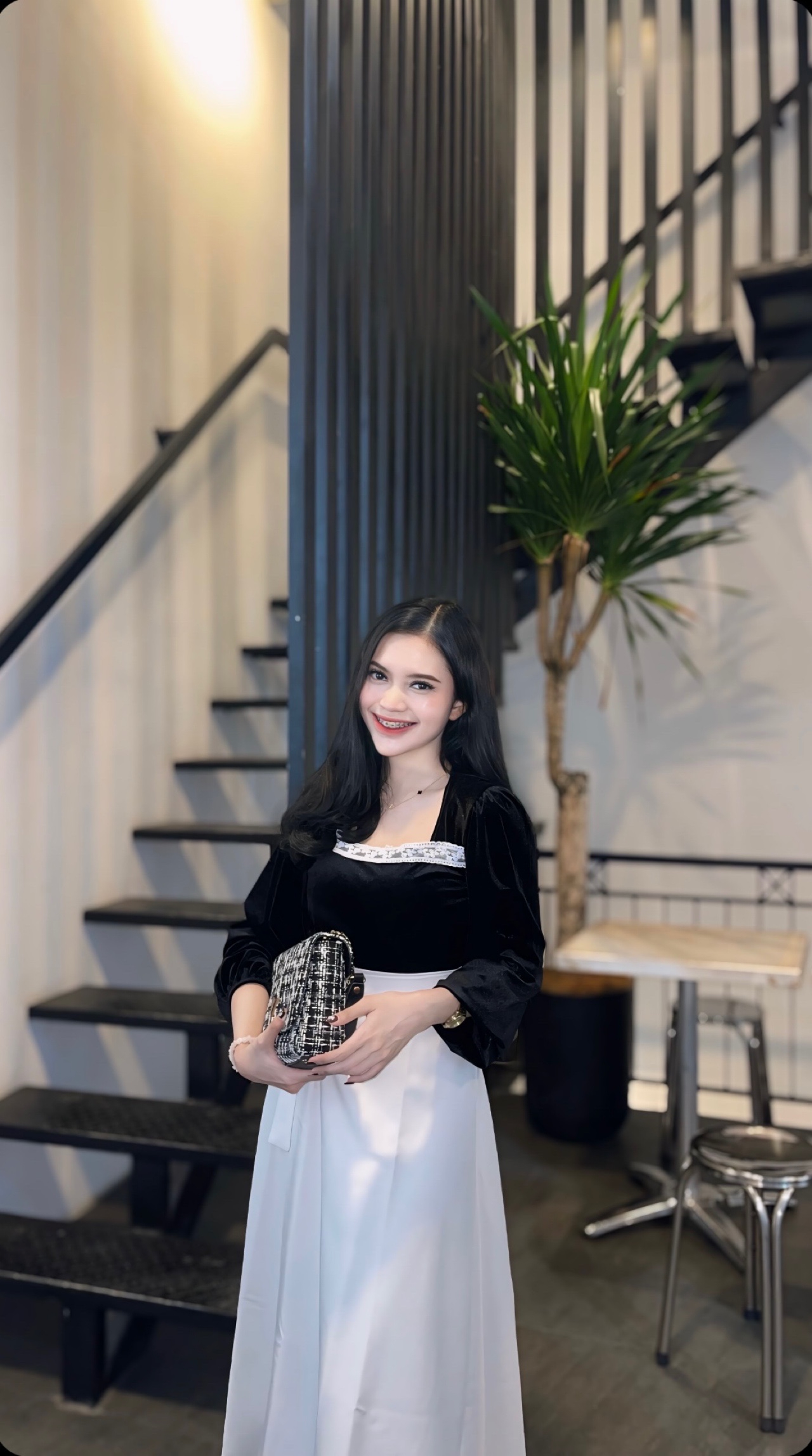 Elsy Faradhila Putri tetap bersinar di Mua meski danpingi suami