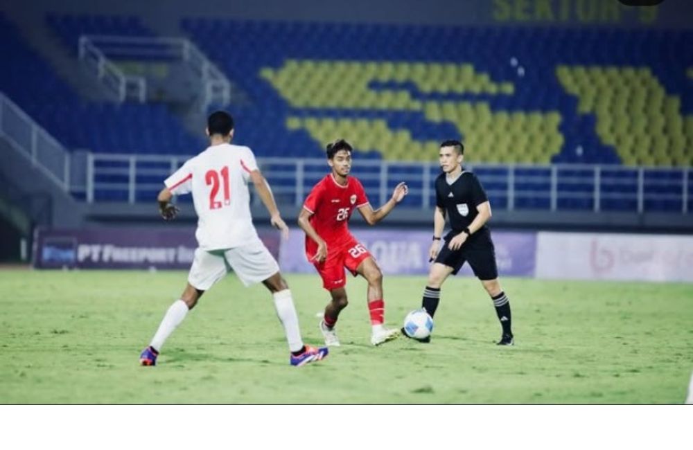 Pemain Timnas U17 saat berhadapan dengan lawan