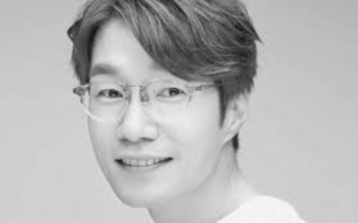 Song Young-kyu dikenal sebagai aktor pendukung dengan karakter kuat dan berkesan dalam berbagai film dan drama Korea yang dibintanginya.