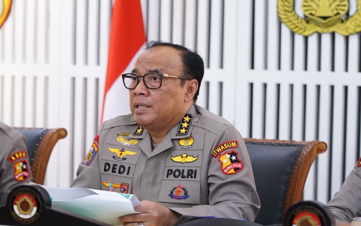 Komjen Dedi Prasetyo merupakan sosok produktif yang telah menyandang gelar profesor di lingkungan Polri.