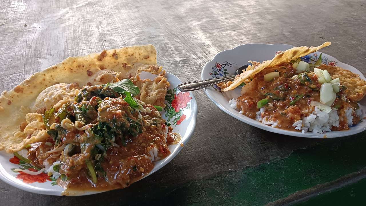 Perbedaan nasi pecel khas Trenggalek dan nasi pecel khas blitar