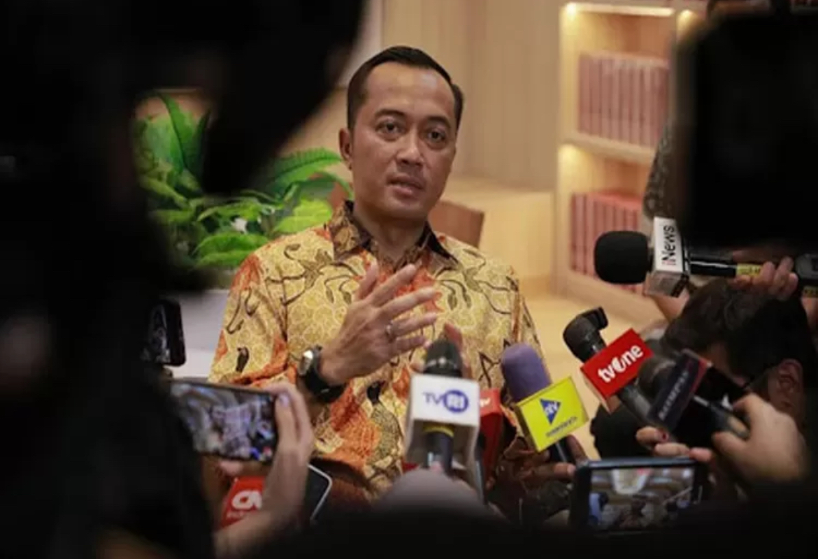 Prasetyo Hadi menjelaskan pendaftaran upacara HUT ke-80 RI di Istana Merdeka diserbu warga sehingga pemerintah mempertimbangkan tambah kuota undangan masyarakat.