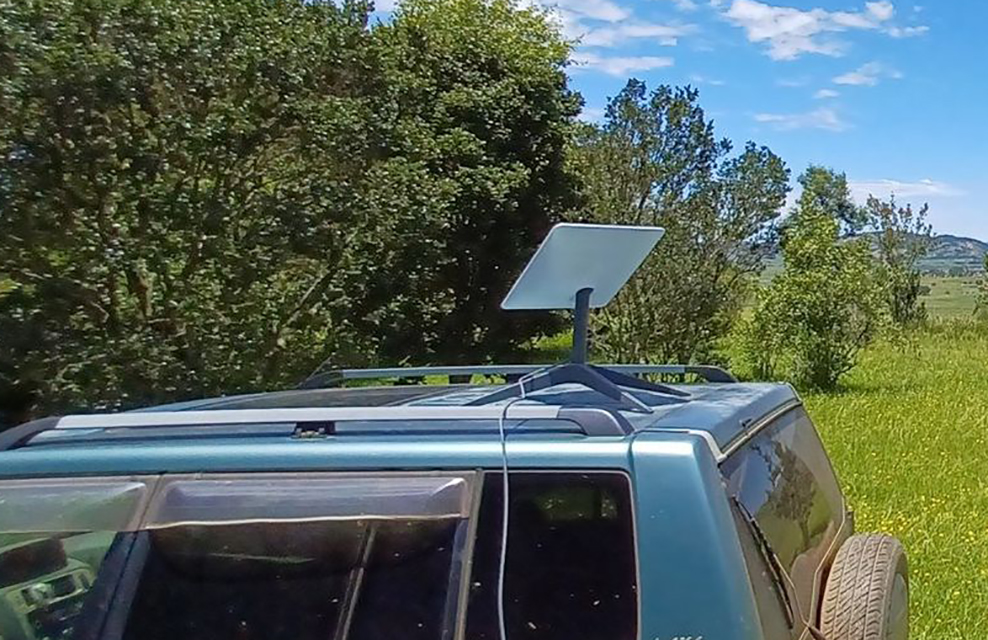 Starlink dipasang di mobil.