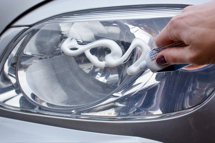 Tips cara bersihkan stoplam mobil yang kusam