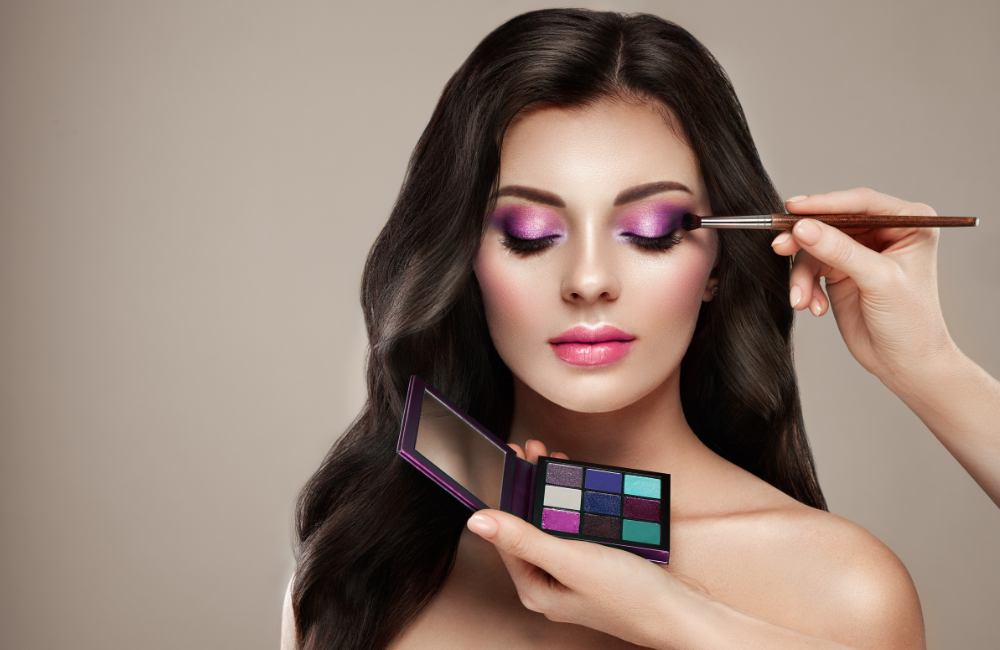 Dengan pemilihan produk dan teknik yang tepat, masalah makeup luntur bisa diatasi dengan mudah.