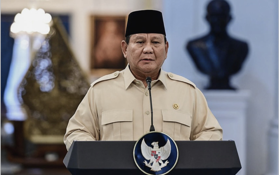 Presiden Prabowo Subianto saat menyampaikan kebijakan pemerintah yang berlatar belakang Istana Merdeka, Jakarta.