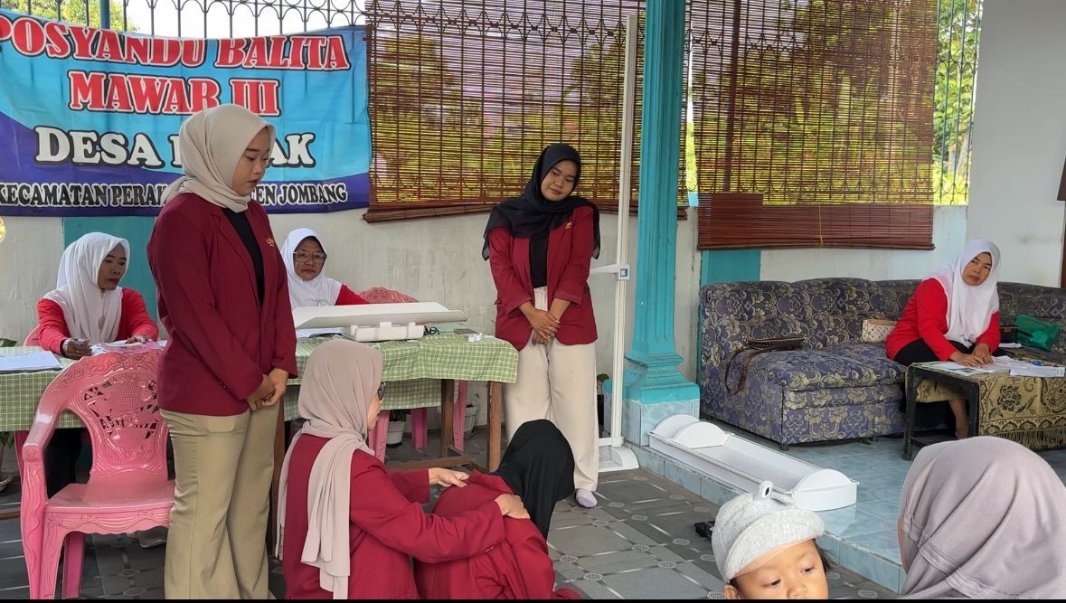 Mahasiswa PMM UMM Gelar Sosialisasi Pengelolaan Stres dan Workshop Pijat Oksitosin bagi Ibu Menyusui