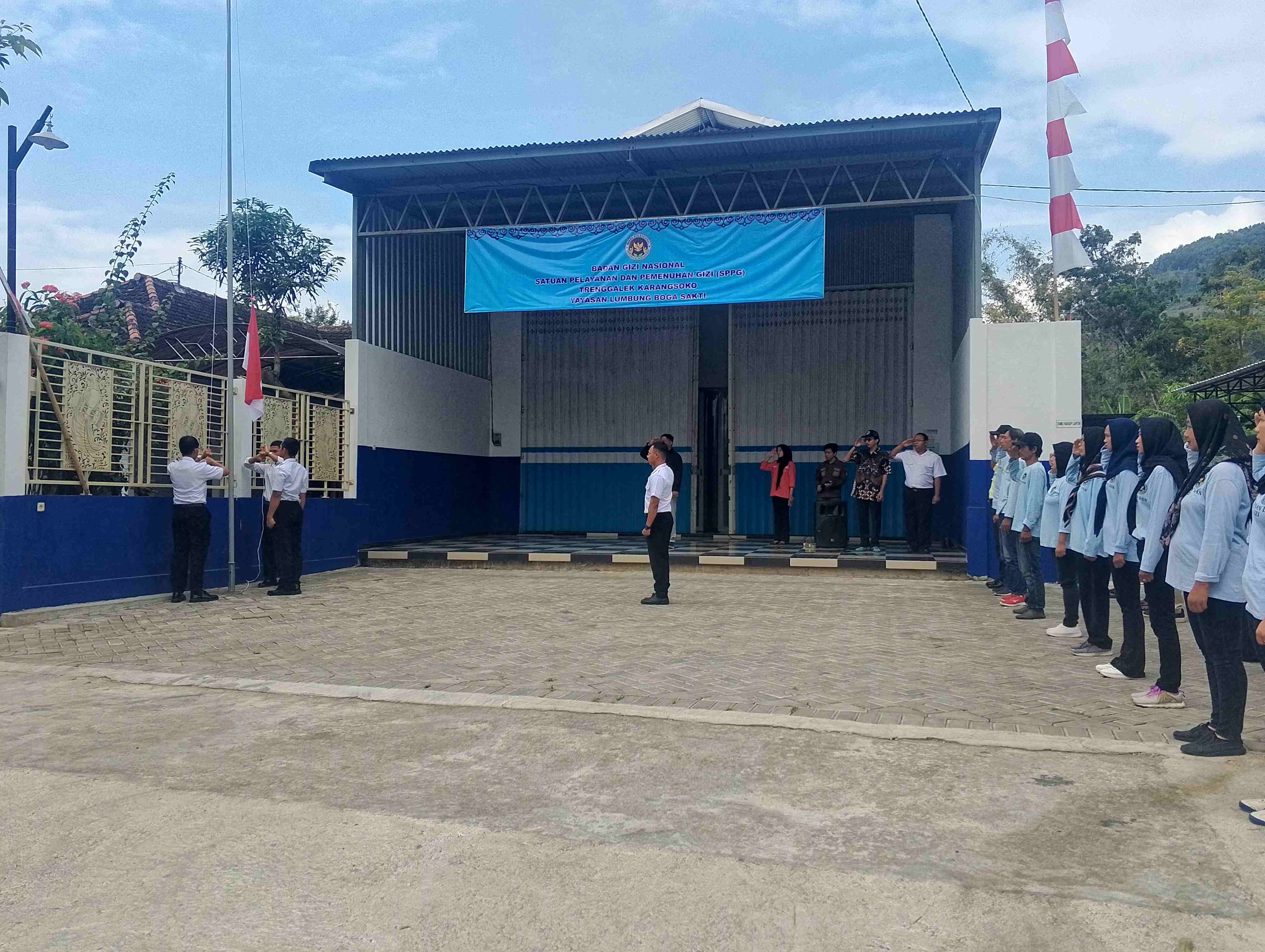 Upacara bendera untuk merayakan HUT RI ke-80