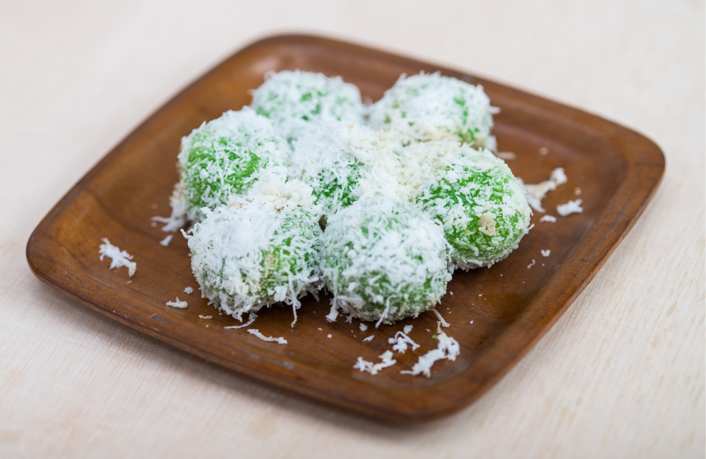 Membuat klepon di rumah bukan hanya soal memasak, tetapi juga melestarikan kuliner tradisional.