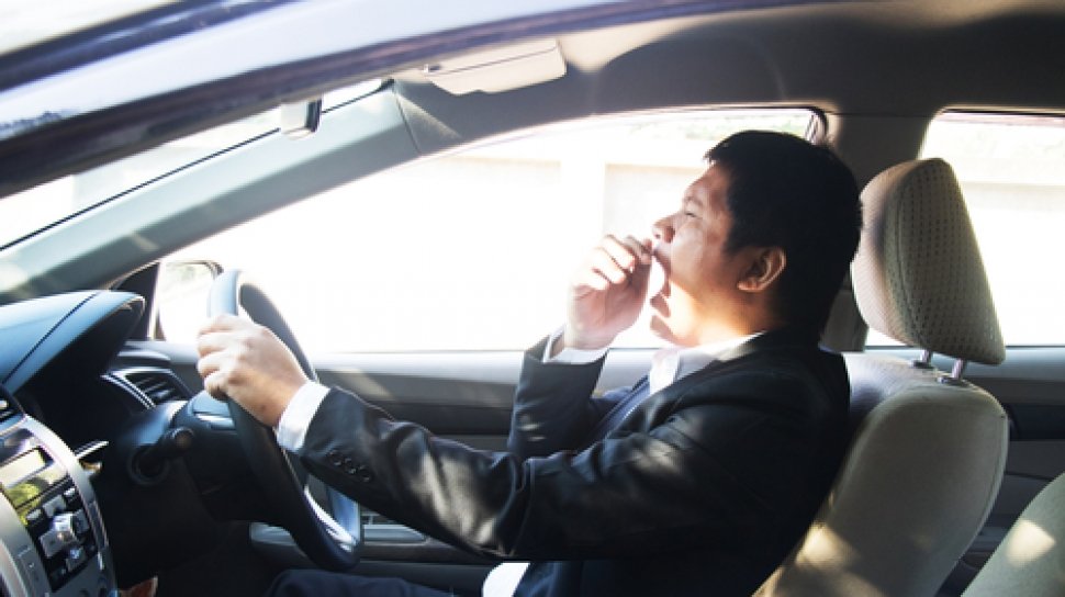 Cara mengatasi rasa ngantuk ketika sedang mengemudi mobil