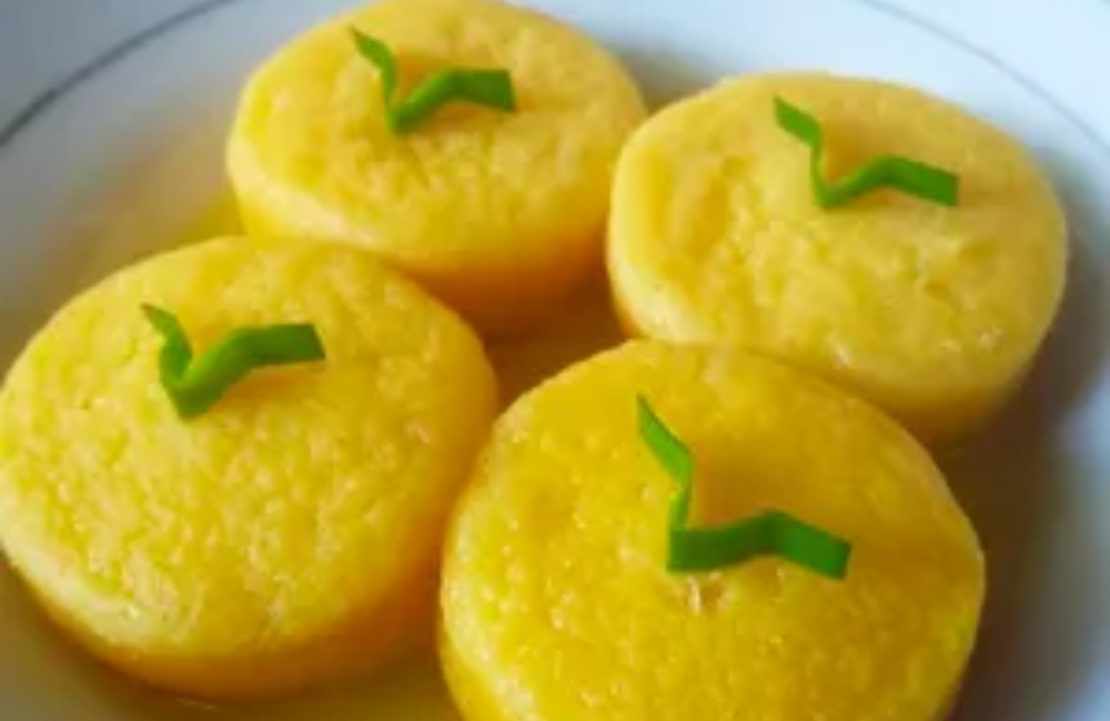 Bingka manis lembut khas Banjar, simbol kehangatan dan tradisi yang selalu hadir di hati.