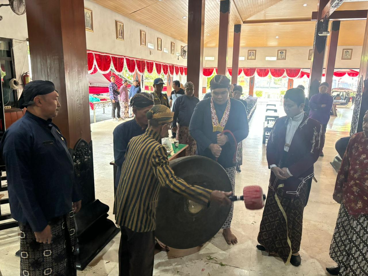 Jamasan pusaka Trenggalek dan perkenalan Gamelan Nyai Sakanti