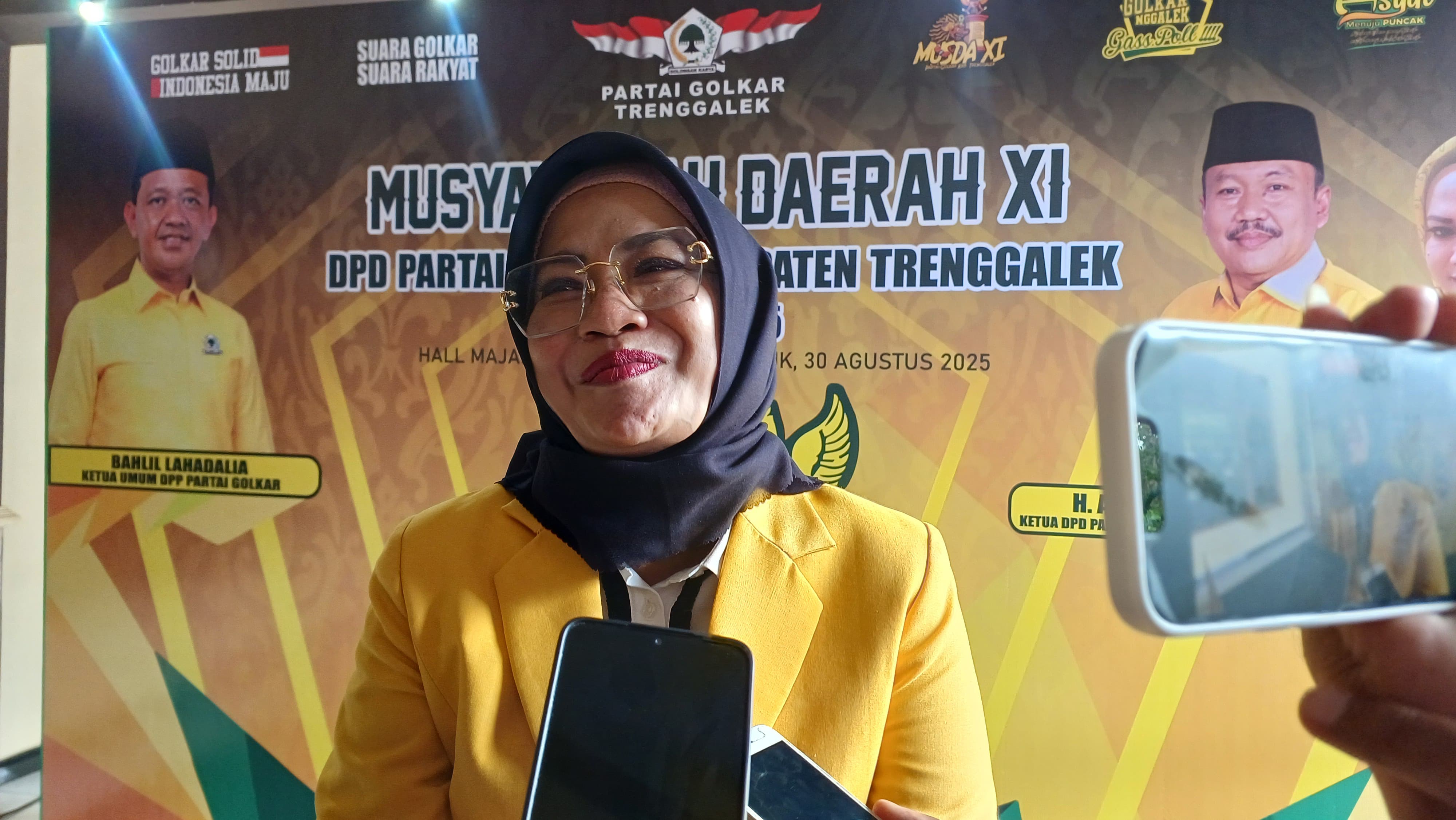 Ketua Dewan Pimpinan Daerah (DPD) Partai Golkar Trenggalek, Arik Sri Wahyuni