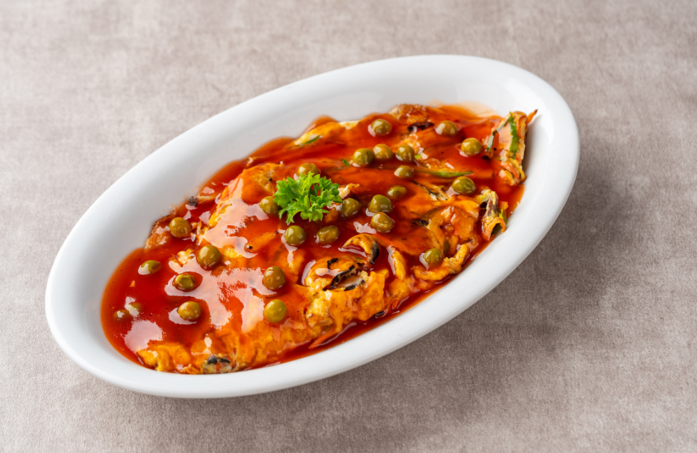 Fuyunghai telur dengan saus asam manis khas Chinese food, lezat dan jadi favorit keluarga.