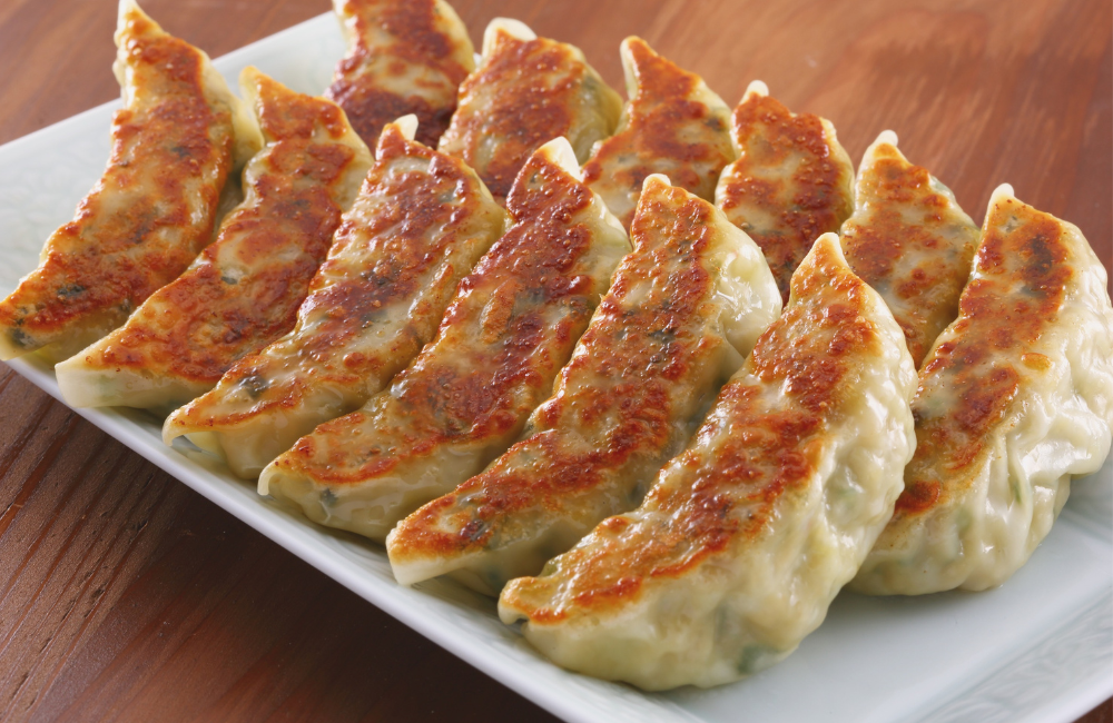 Pangsit goreng isi ayam khas Chinese food, kulit renyah dan isian gurih bikin nagih.