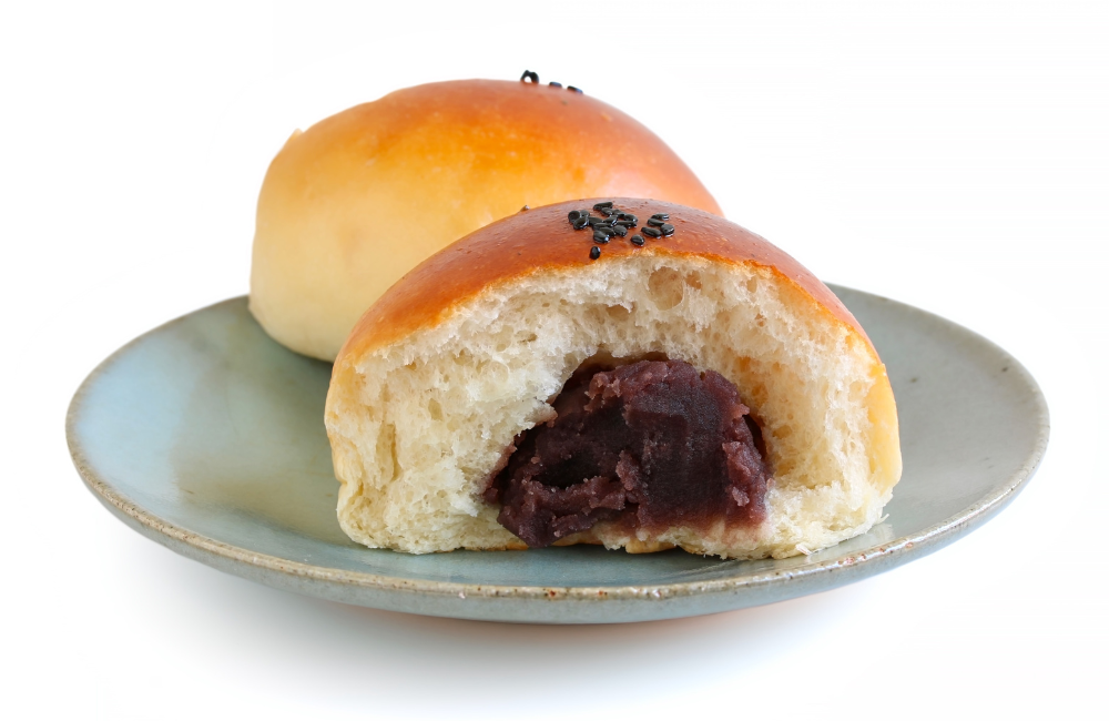 Bakpao kukus lembut berisi kacang merah manis ala Chinese food, pas untuk camilan sore.