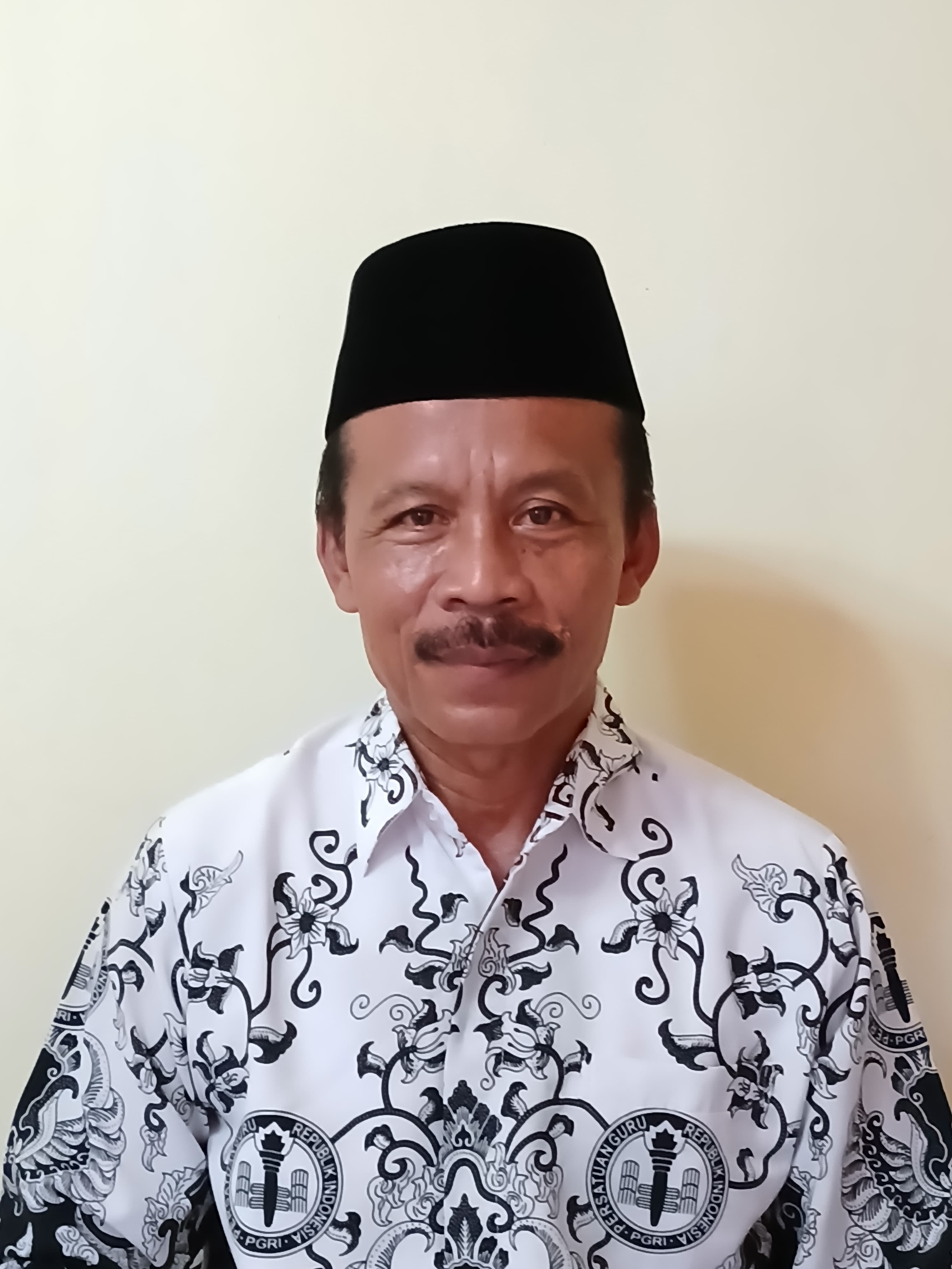 Ketua PGRI Kabupaten Trenggalek Drs Catur Winarno , M.M