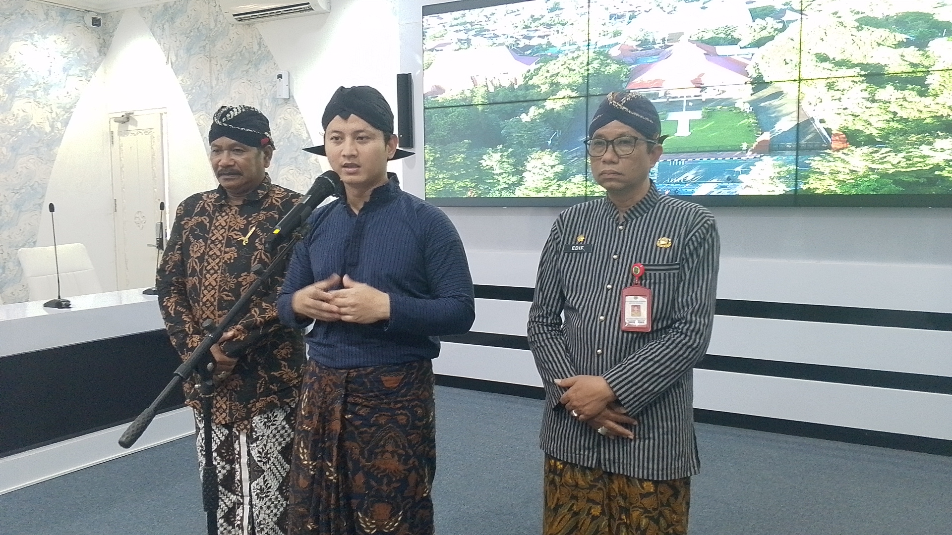 Bupati Trenggalek, Mochamad Nur Arifin umumkan kebijakan transparansi dana komite sekolah.