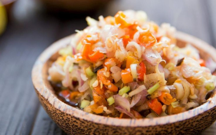 Ada banyak jenis sambal dari berbagai daerah, dan salah satu yang paling populer adalah sambal matah khas Bali.