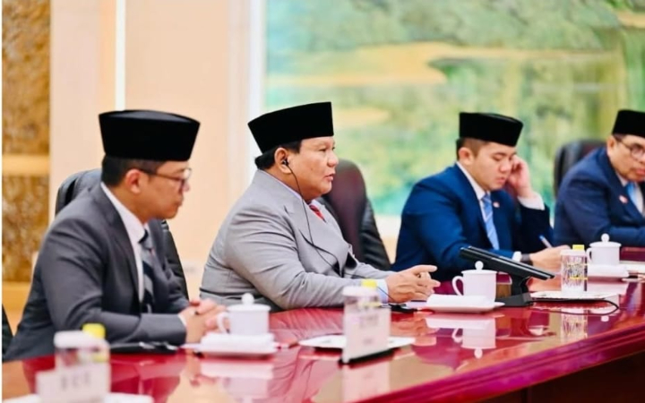Seskab Teddy ungkap Presiden Prabowo langsung kembali ke Indonesia usai menyelesaikan agenda lawatannya ke China.