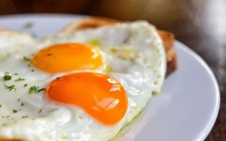 Di Trenggalek, sarapan dengan menu telur sudah menjadi kebiasaan yang melekat di berbagai kalangan.