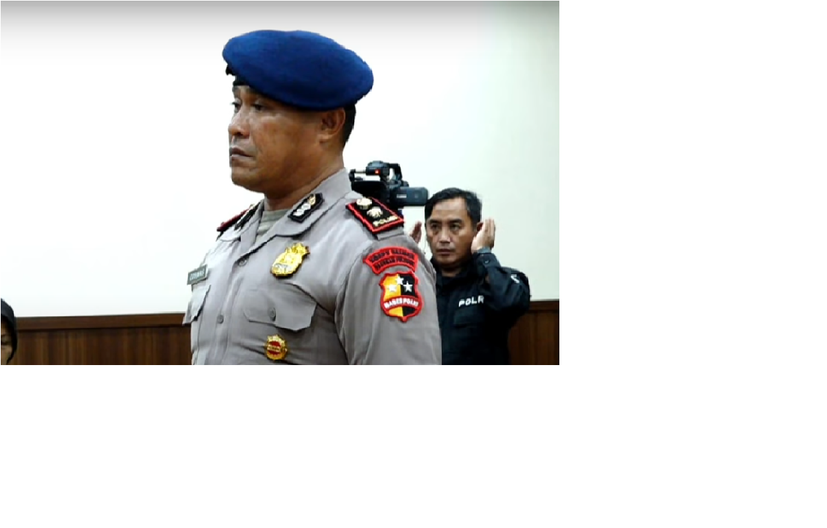 Pembacaan putusan sidang kepada Kompol Kosmas. (Foto: tangkapan layar YouTube/TV Radio Polri)