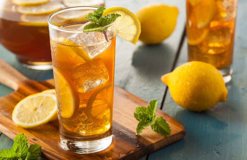 Lemon tea segar dengan aroma wangi dan vitamin C, cocok diminum hangat atau dingin.