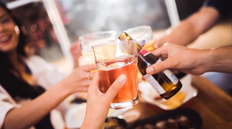 Pengenal jenis minuman perusak ginjal selain alkohol justru yang sering kita konsumsi sehari-hari