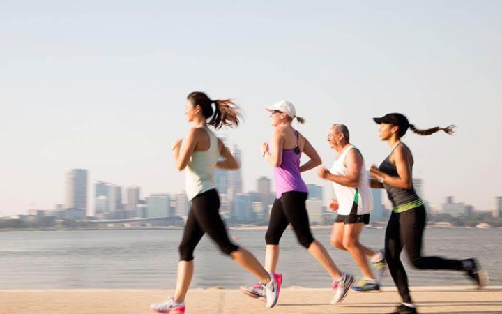 Jogging bersama untuk menjaga kesehatan dan kebugaran tubuh.