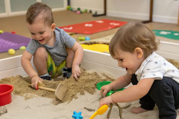 Banyak orang mengira sensory play hanya permainan biasa, padahal bisa mengasah motorik dan kreativitas anak.