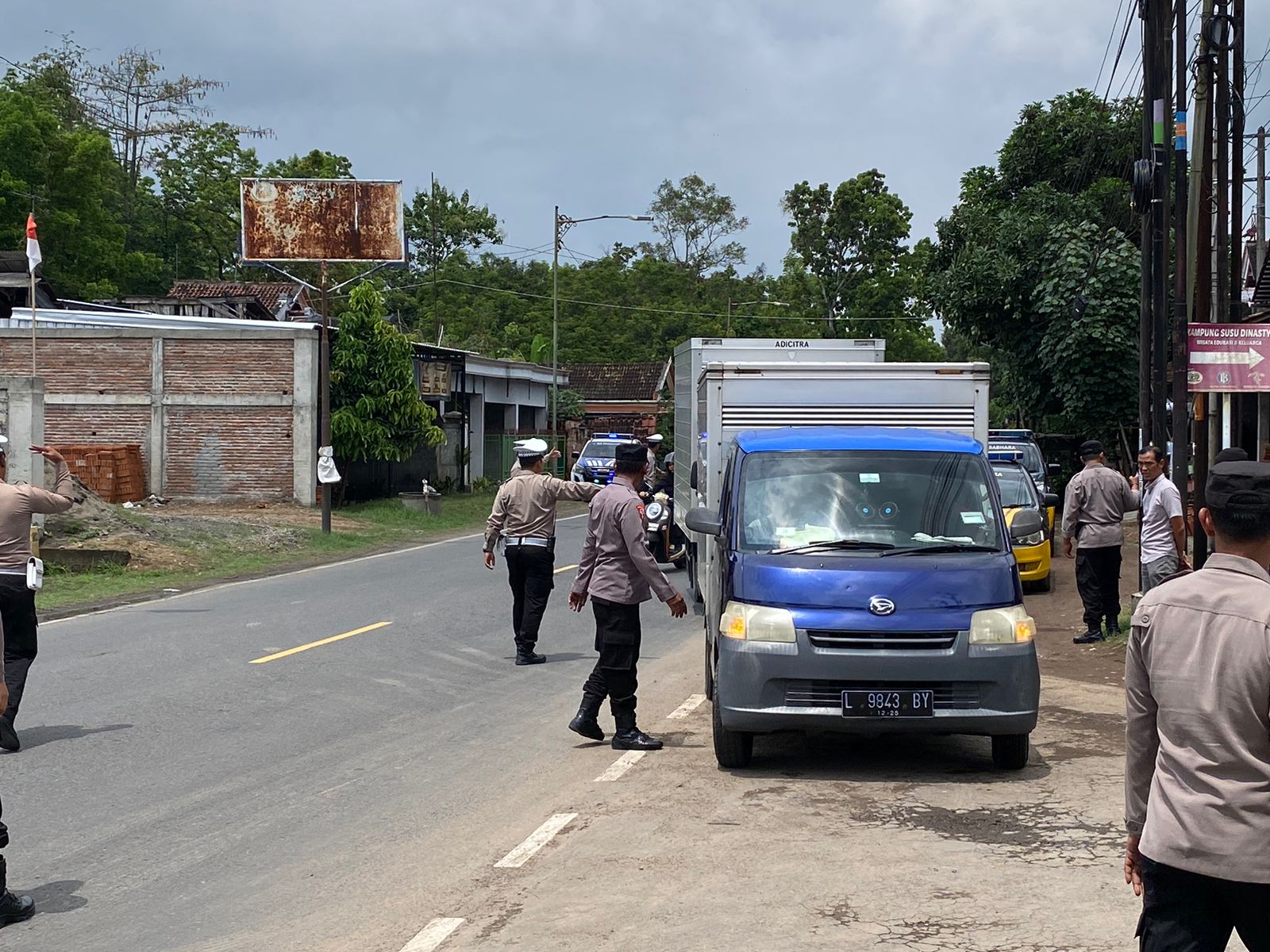 Polisi menjaga perbatasan Tulungagung-Trenggalek untuk antisipasi keamanan