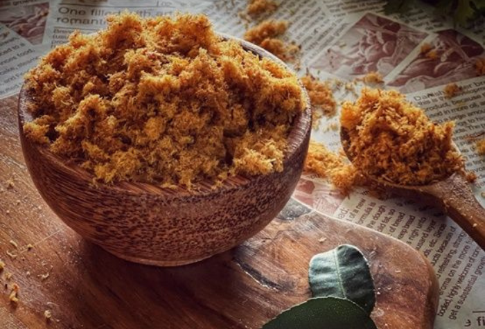 Panduan lengkap membuat abon sapi dan ayam sendiri di rumah. Tips dan trik agar abon gurih, kering sempurna, dan awet tanpa bahan pengawet.
