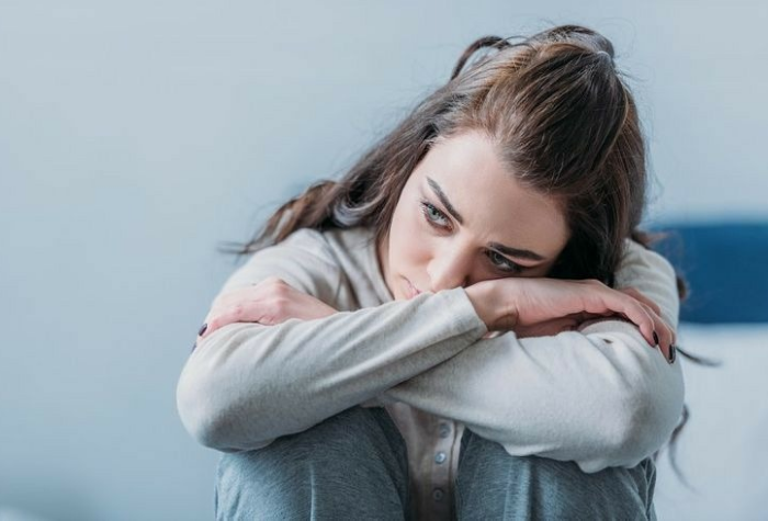 Overthinking adalah kebiasaan berpikir berlebihan yang dapat memicu stres, cemas, hingga gangguan tidur. Pinterest
