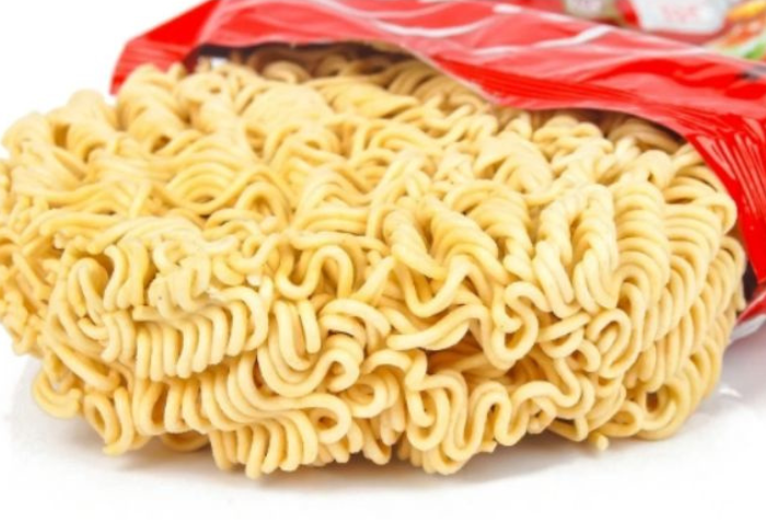 Mengonsumsi mie instan setiap hari berisiko menimbulkan berbagai gangguan kesehatan, mulai dari hipertensi hingga obesitas. ( Pinterest )
